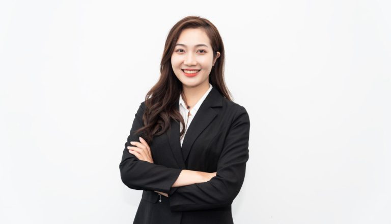 asian-businesswoman-portrait-white-background