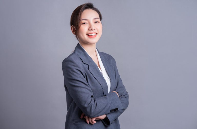 portrait-beautiful-asian-businesswoman-gray-background